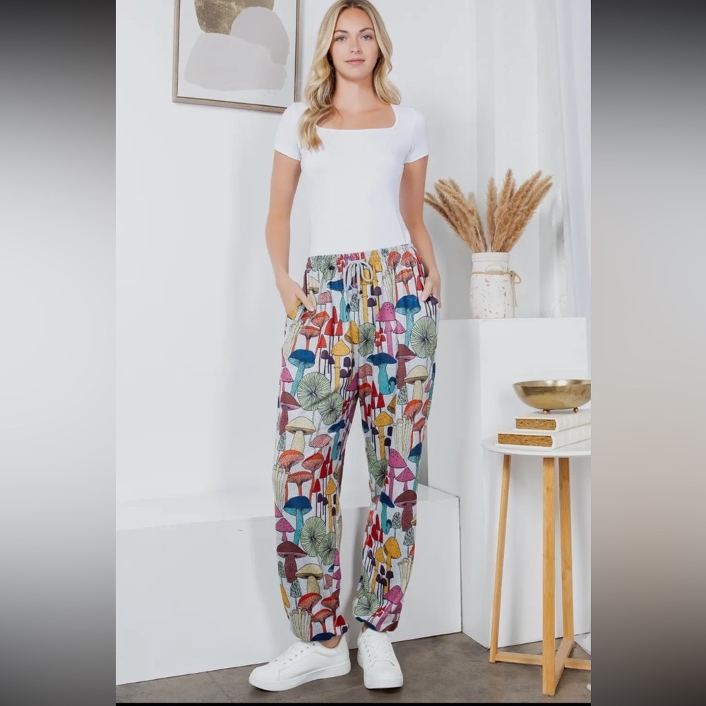 New nwt mushroom Women's Pants joggers soft la soul sz M/L